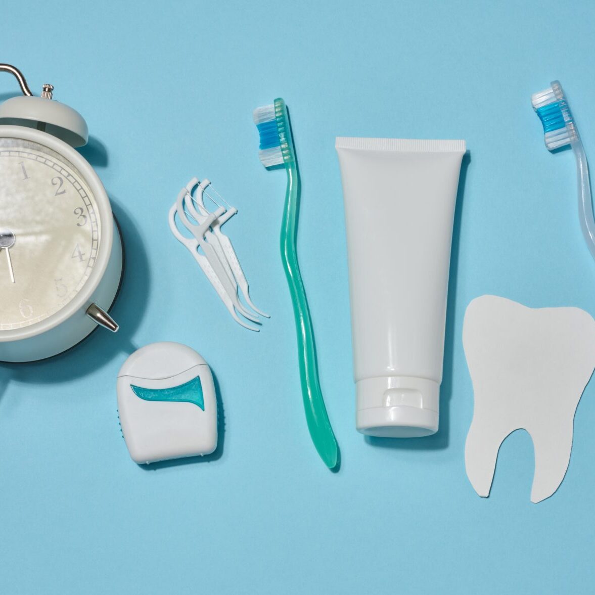Set,Of,Items,For,Oral,Hygiene,,White,Tube,Of,Toothpaste,